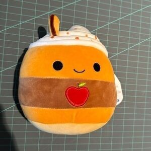 Pommie Squishmallow. NWT. Cute soft.